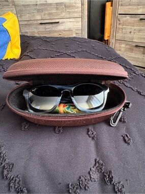 Maui Jim Black Gradient Lens Sunglasses with Brown Case